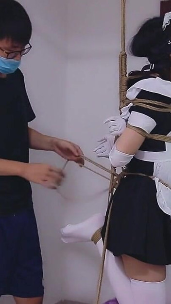 Whh02 – a Chinese Girl Wearing White Stockings and Blindfolded, Bound by Ropes Vibrates to Orgasm